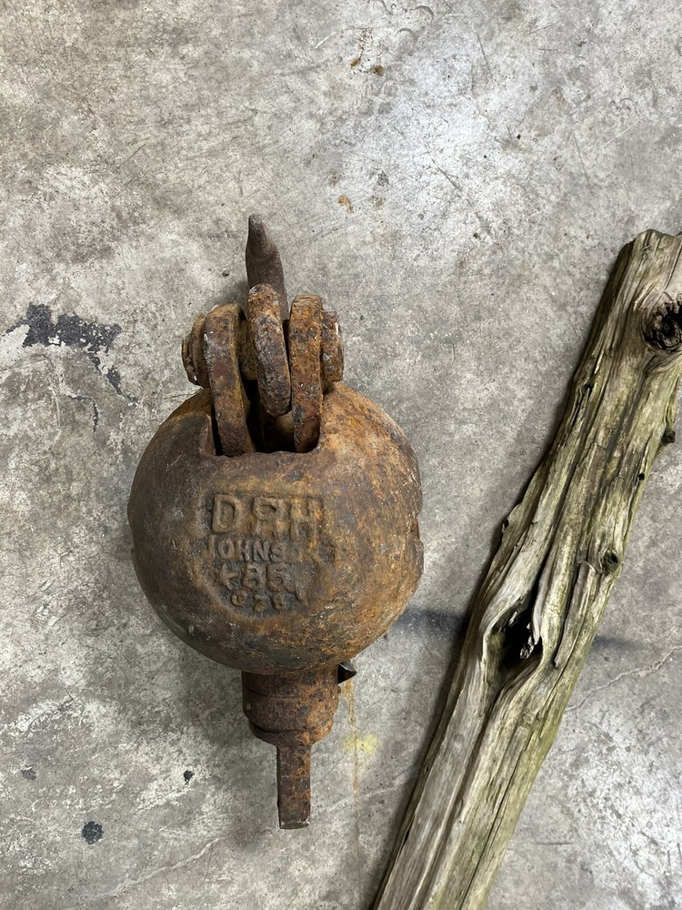 Johnson Blocks Top Swivel Headache Ball and Hook