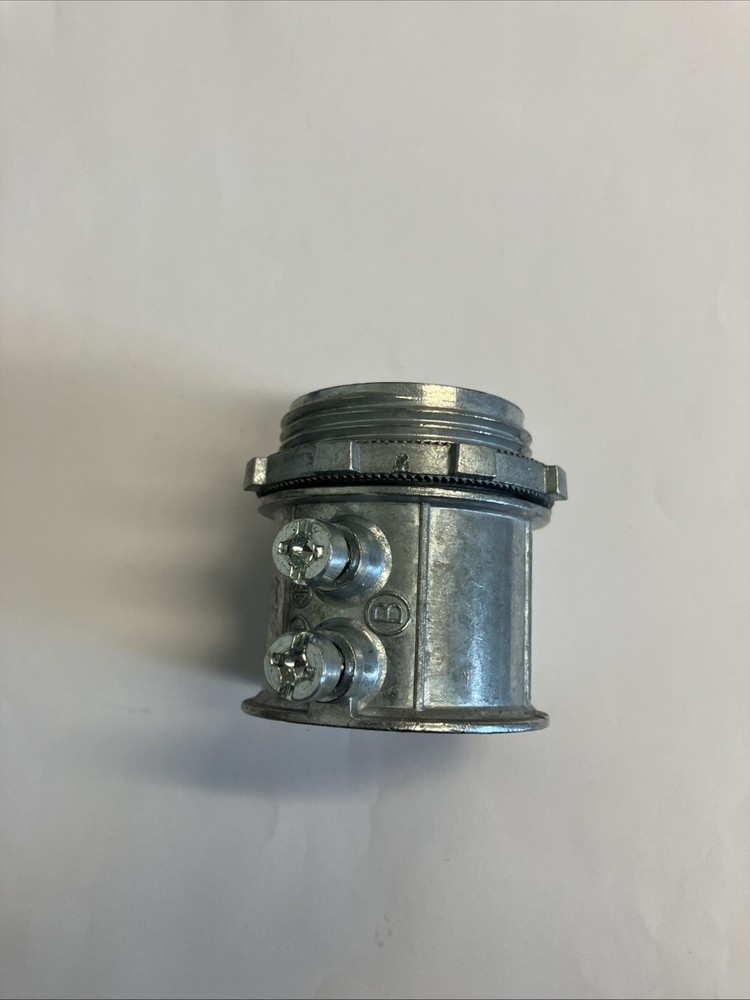 1-1/4” EMT SET SCREW BOX CONNECTOR