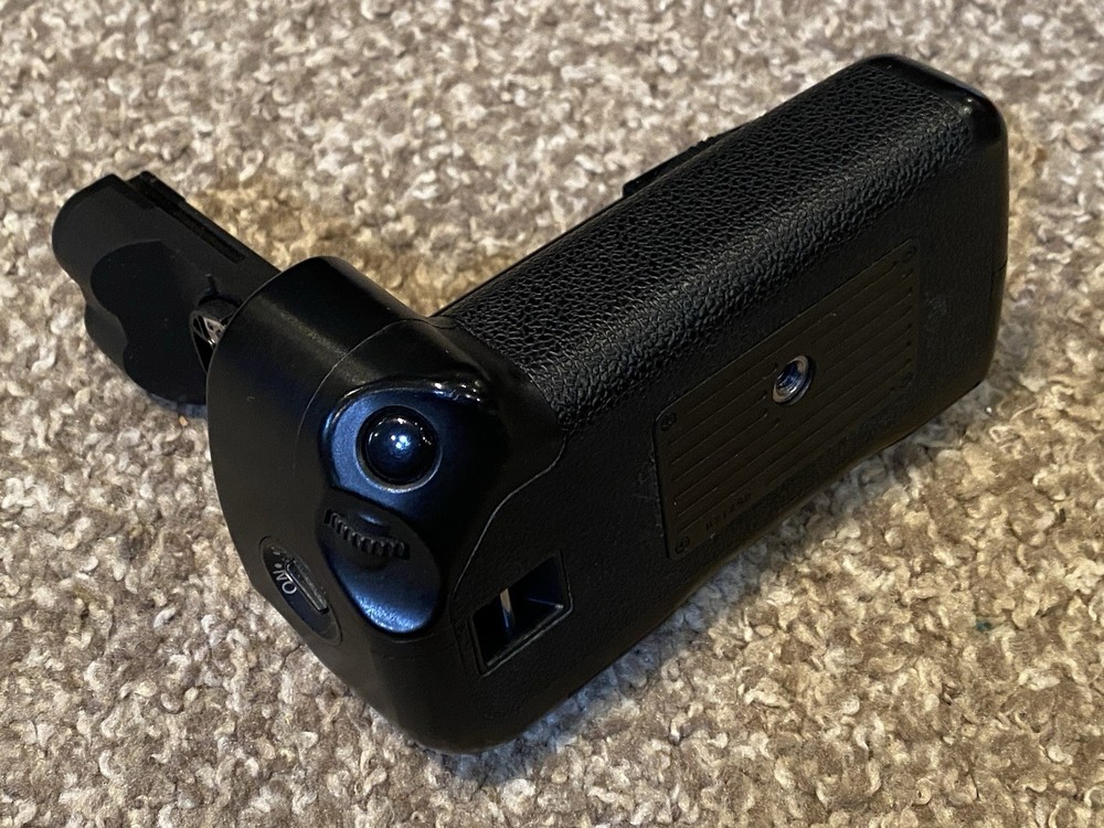 Canon BG-E2 Battery Grip with Box