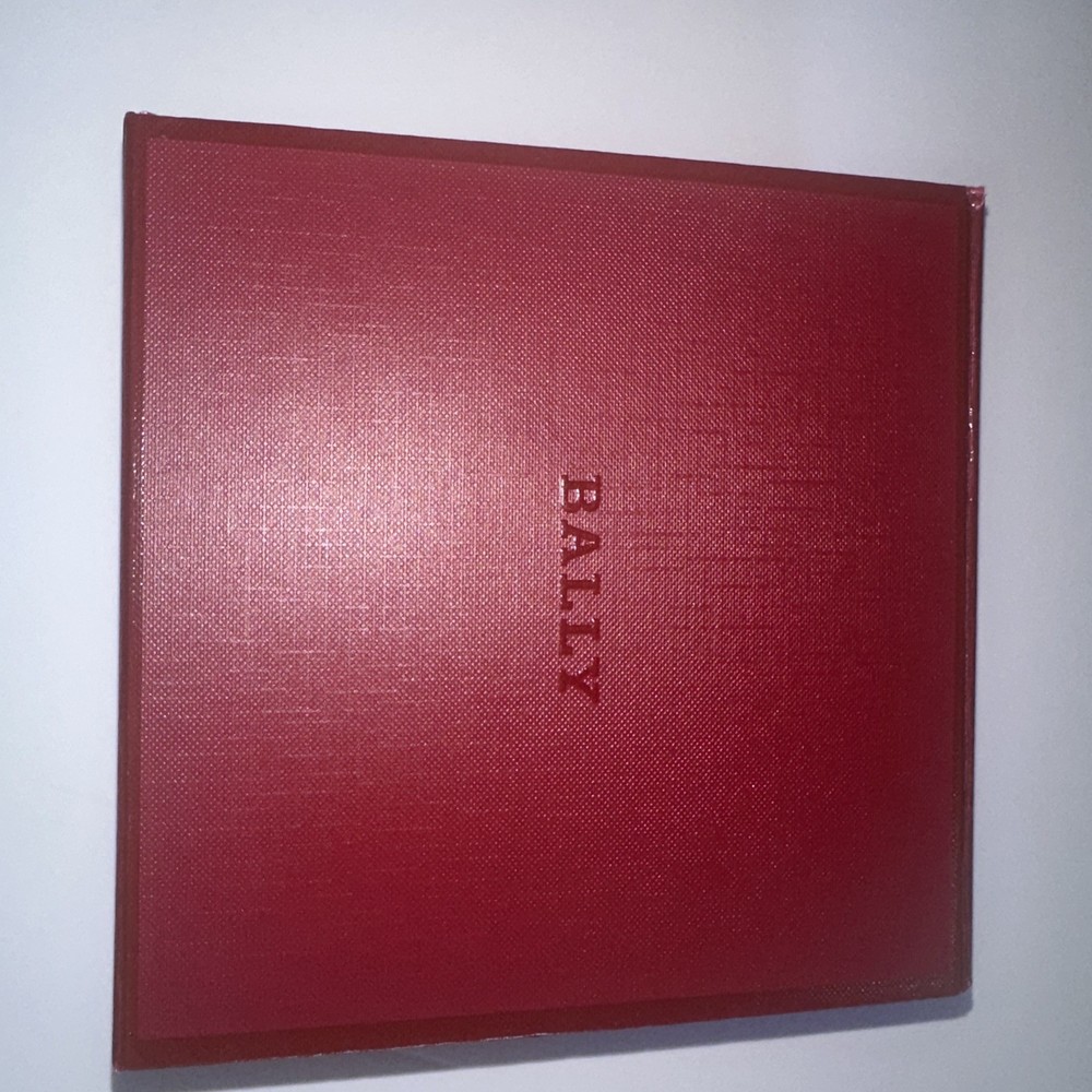 Bally Empty Box color Red - Dimension 6X6X3