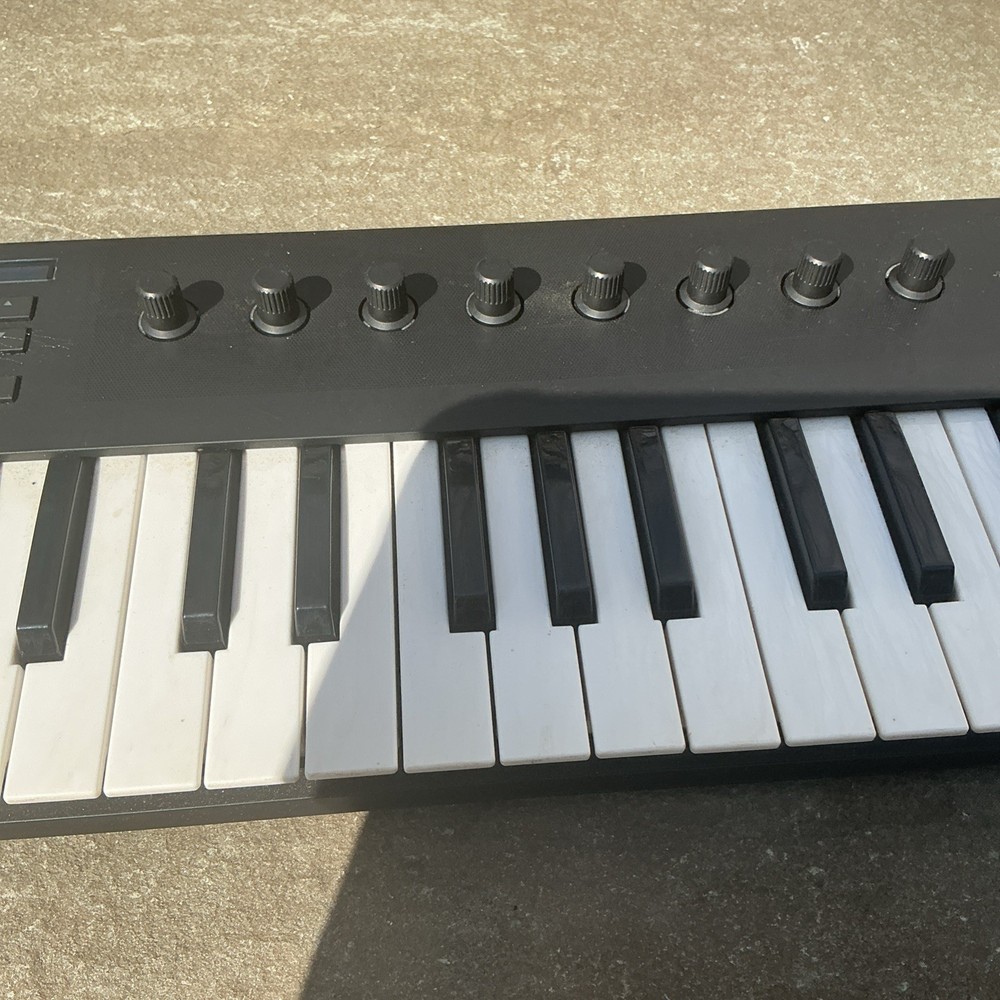 Native Instruments M32 Komplete Kontrol Keyboard Controller (26154)