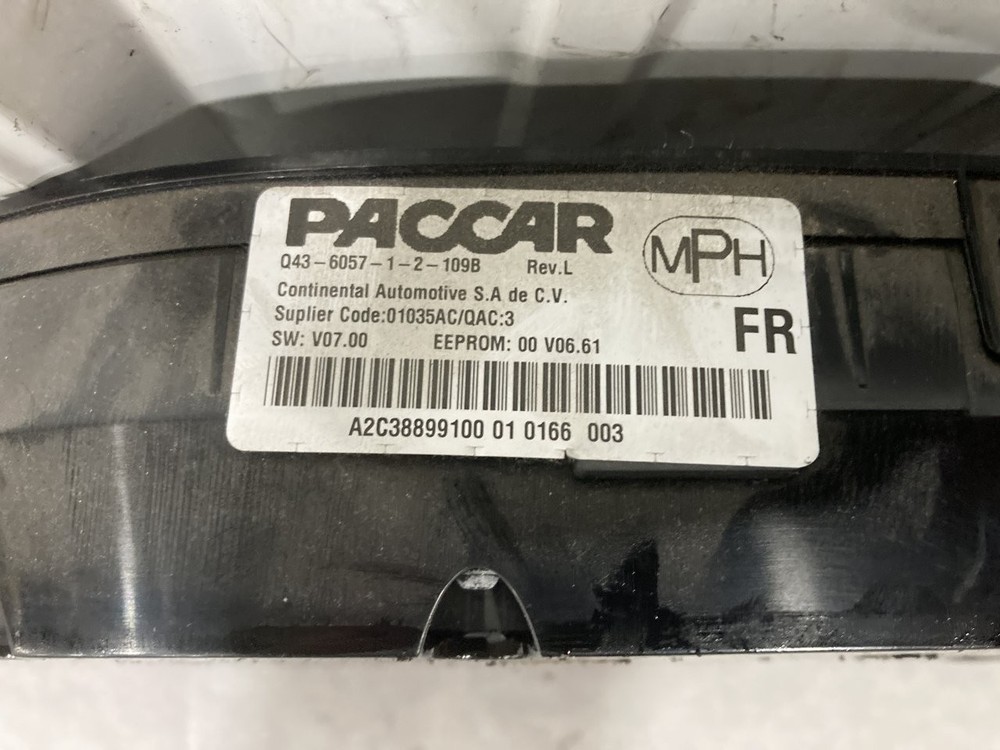2013-2018 Peterbilt 579 Speedometer Instrument Cluster - Used