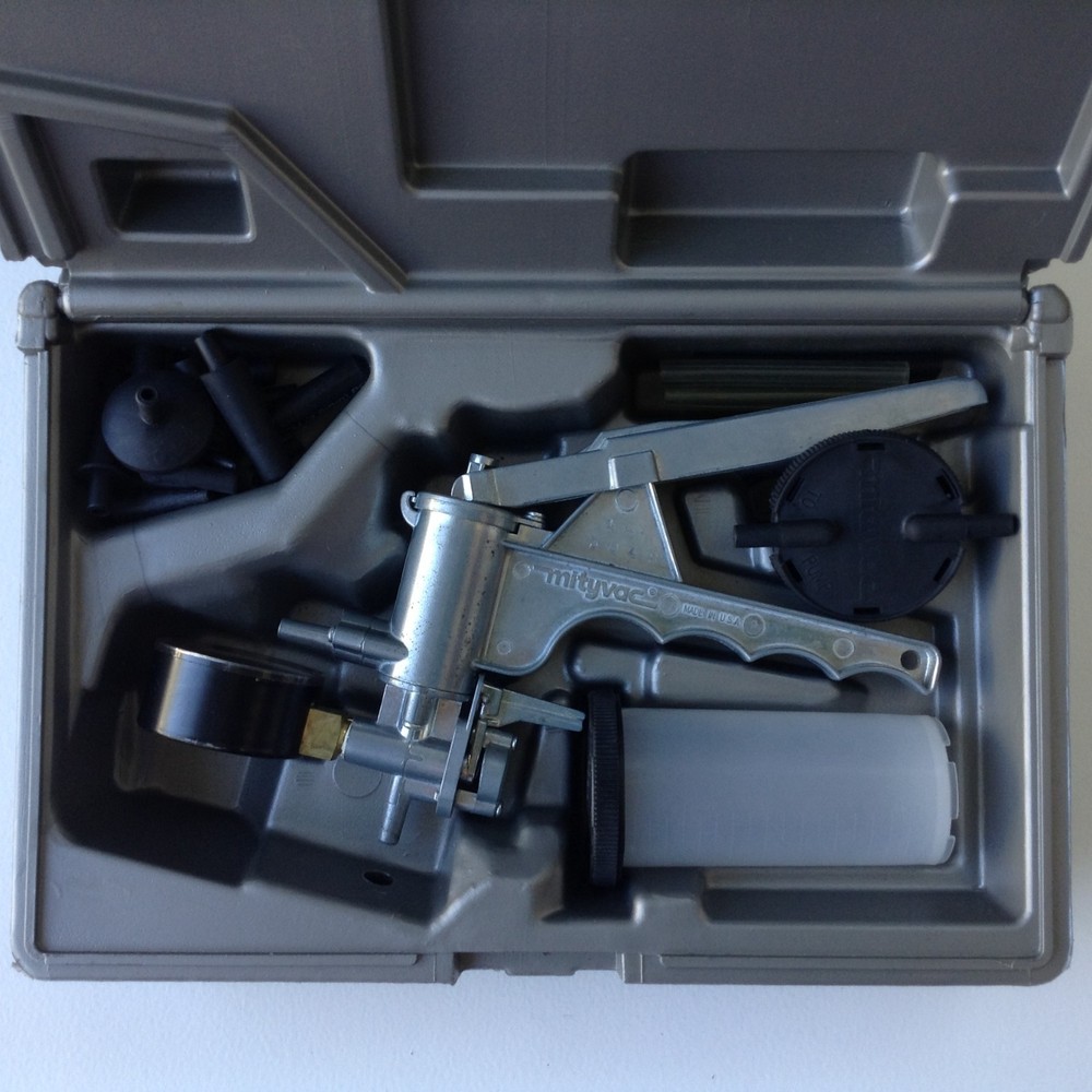 SILVERLINE MITYVAC 4000 VACUUM PUMP & ATTACHMENTS