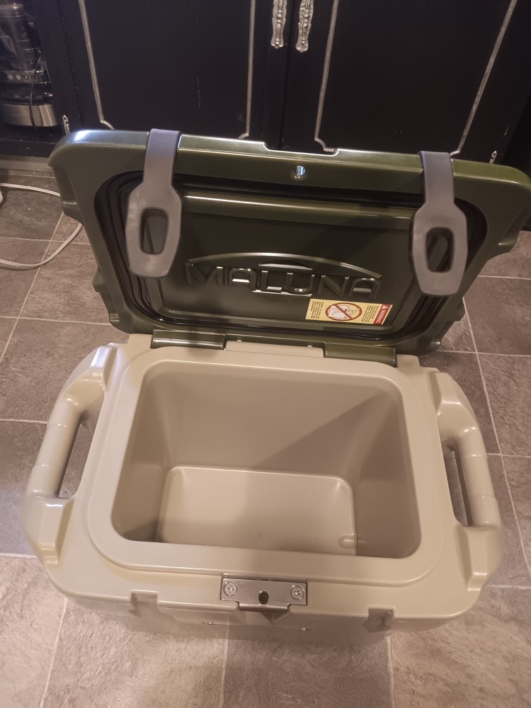 Custom Maluna 22 Quart Cooler DESERT TAN BASE/ MOSS GREEN TOP