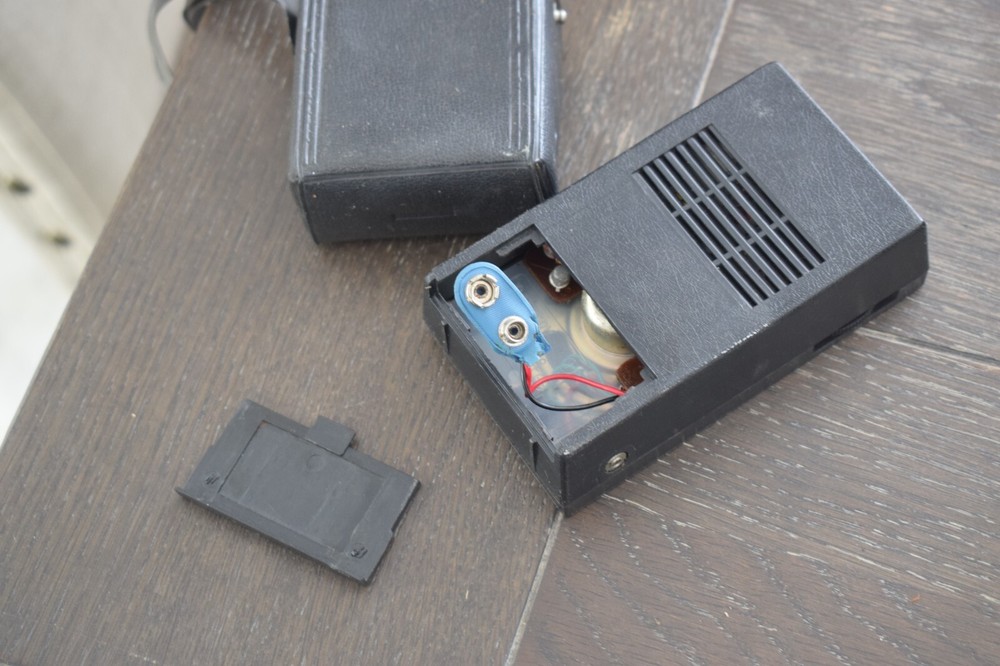 LAKE SOLID STATE TRANSISTOR RADIO - AM - WITH LEATHER CARRY CASE