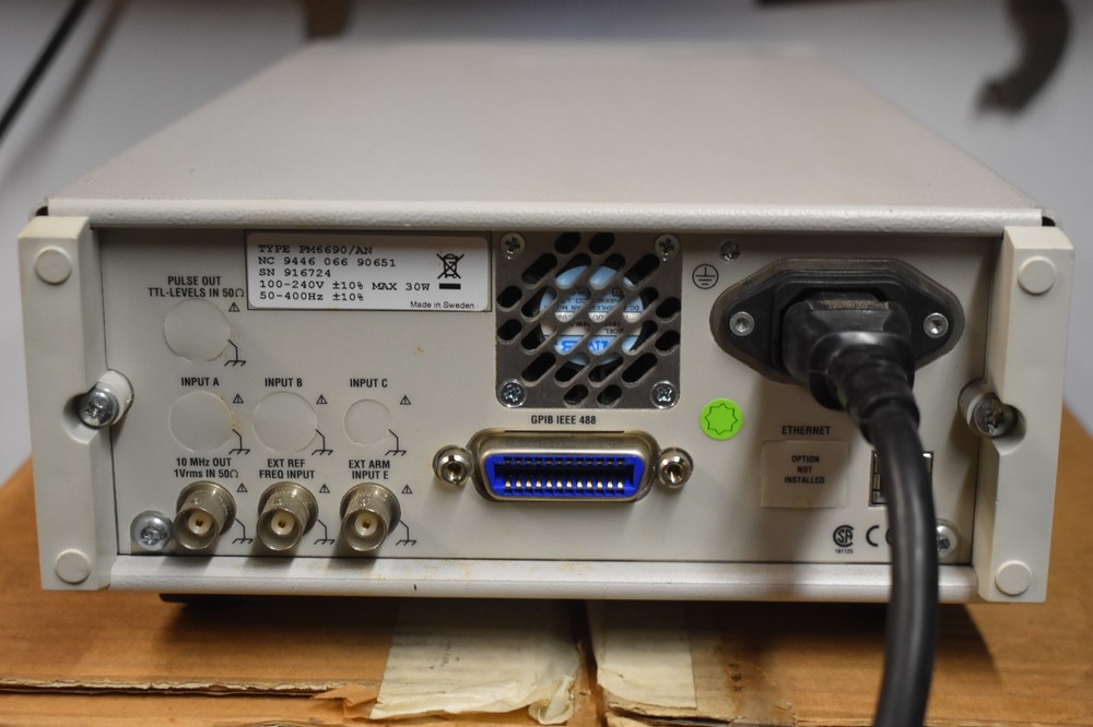 Fluke PM6690 2.7 GHz Frequency Counter