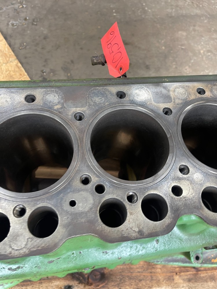 1982 John Deere 2940 Tractor Engine Block R72975