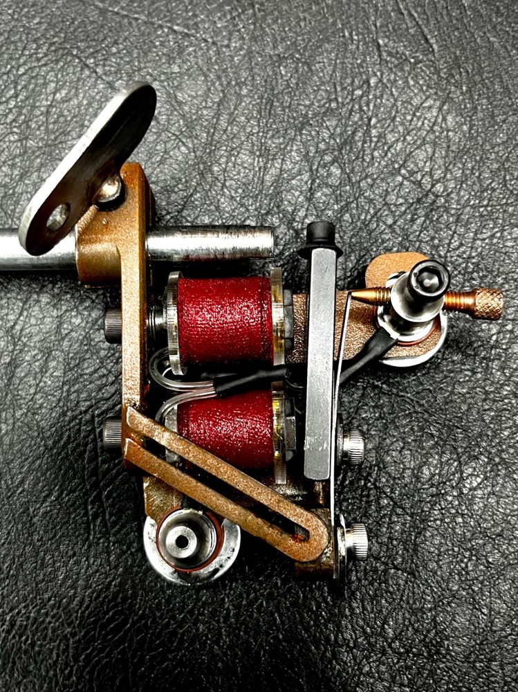 MiddlegroundMFG one-off coil tattoo machine