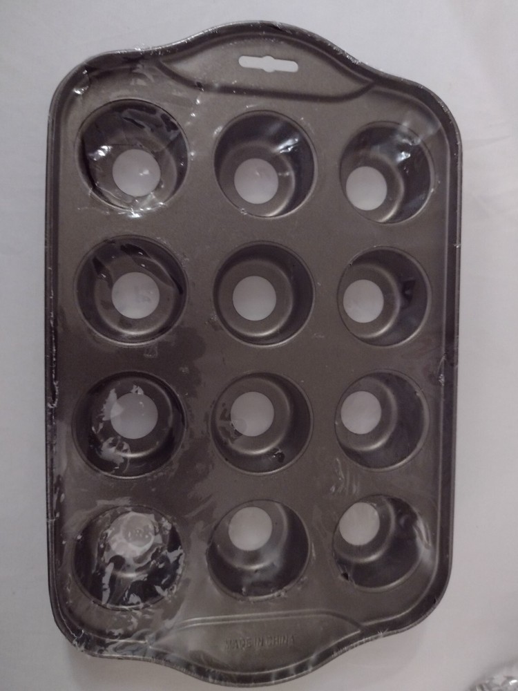 Mini Cheese Cake Pan 12 Count