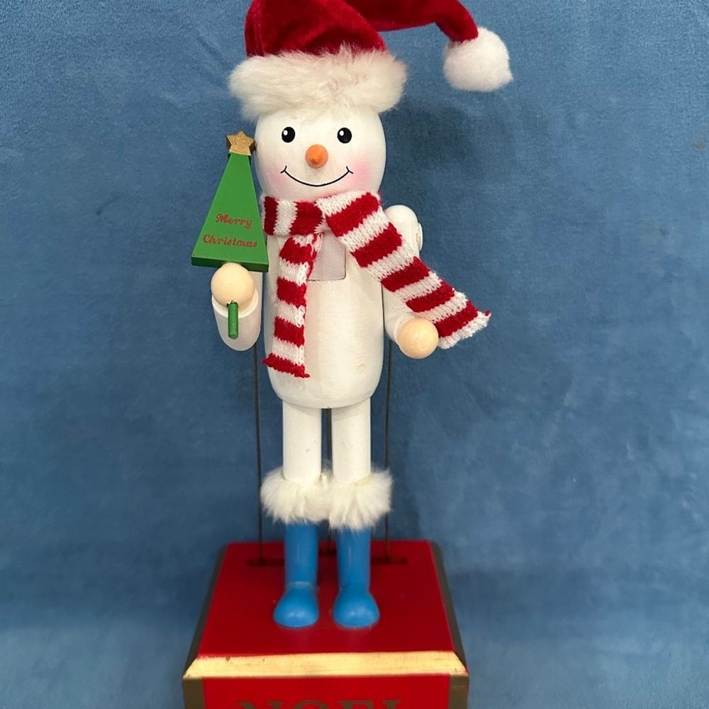 Noel Snowman Musical Nutcracker , music box.