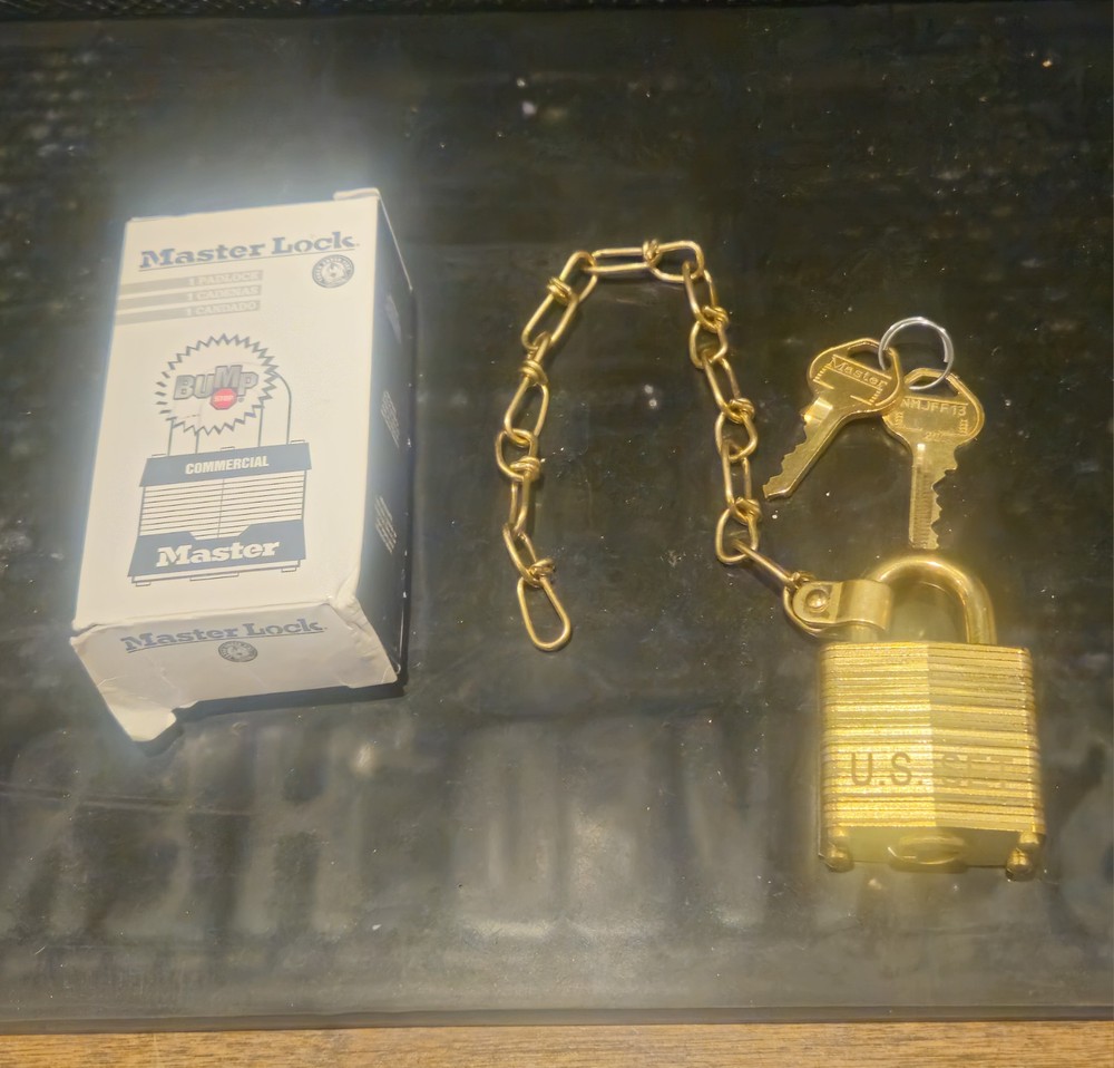 Master Lock Shackled Keyed Padlock Heavy Duty Gold Bump Stop Single 🔐