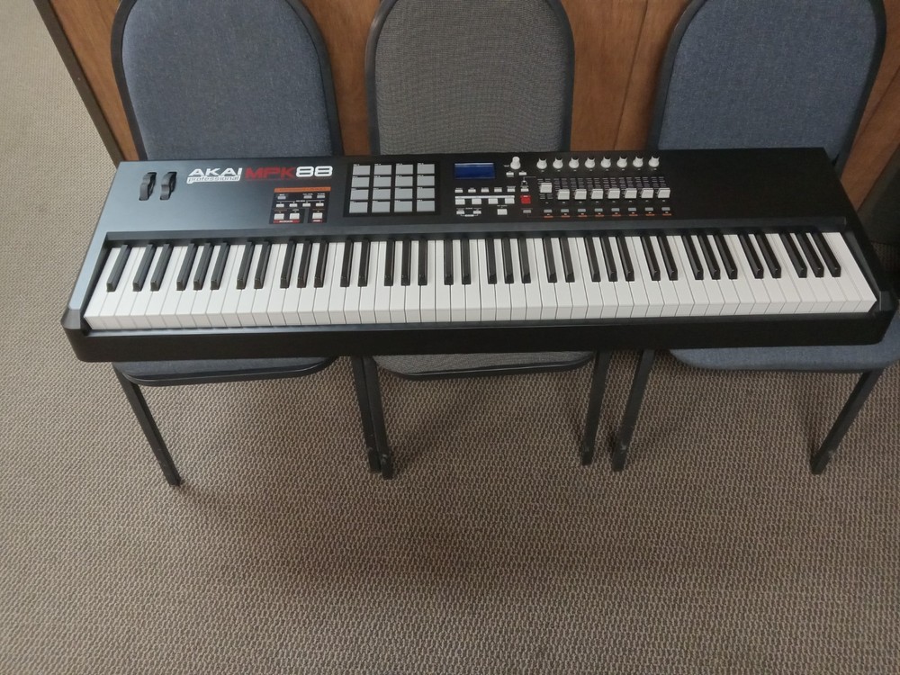 Akai MPK88 Keyboard controller 88 keys