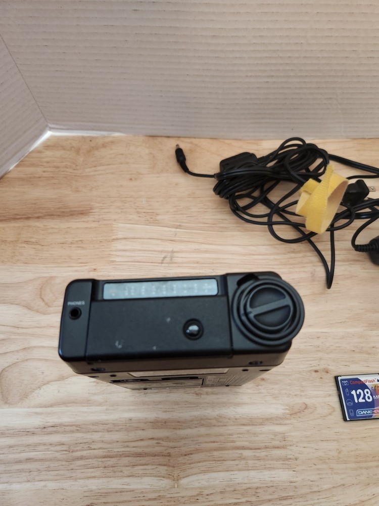 Marantz PMD660 Professional Solid State Recorder w/power adapter and 128mb card