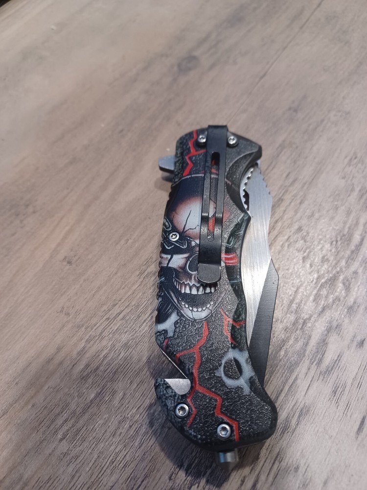 Master Knife With Skull. Very Nice And Sharp Knife
