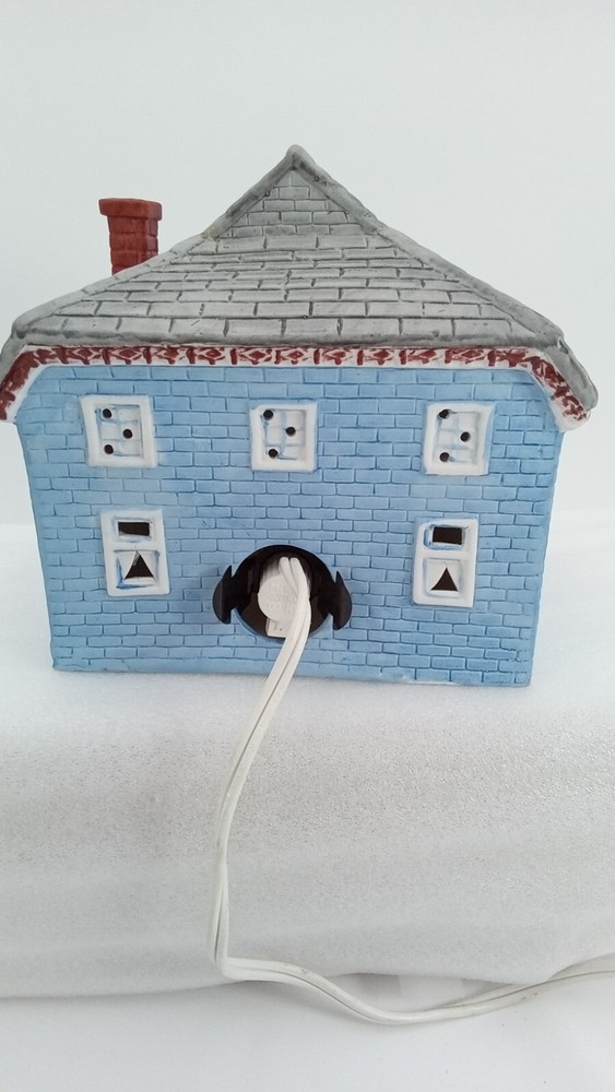 PORCELAIN HOUSE --LACY CAFE