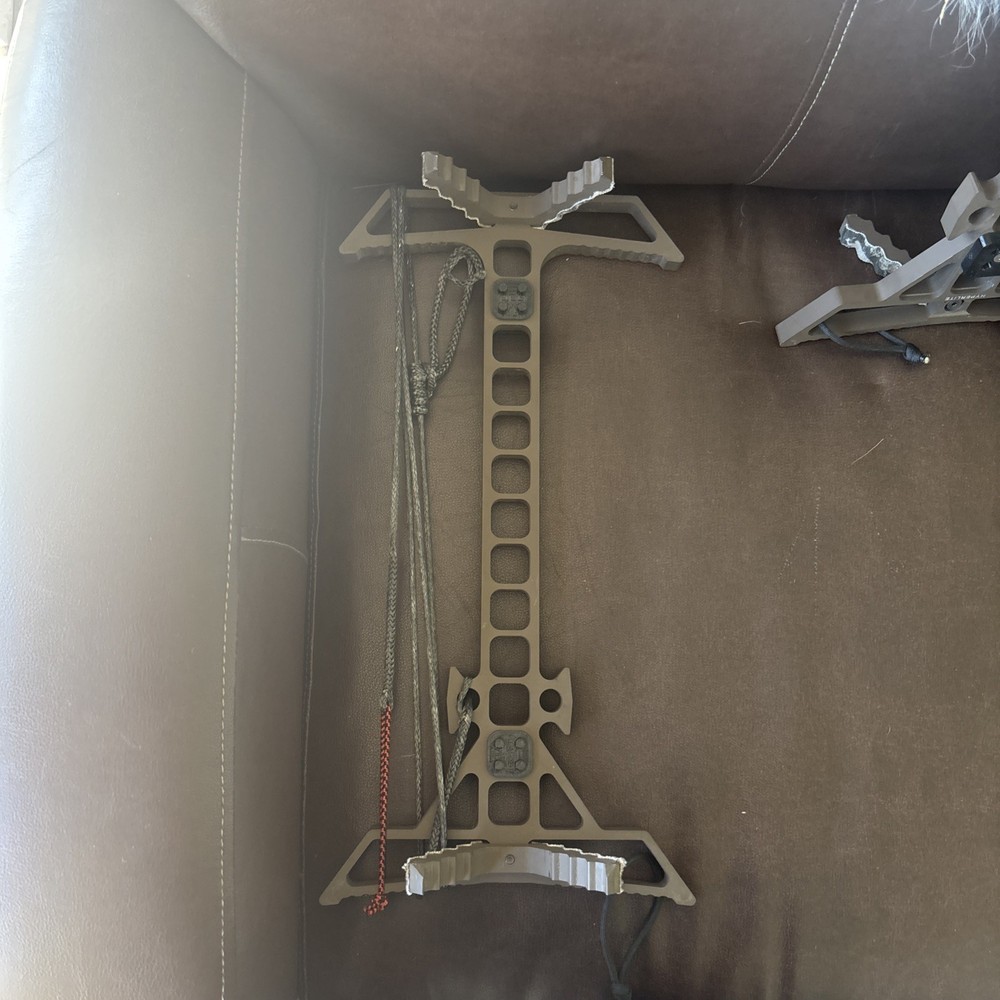 Trophyline Hyperlite Climbing Sticks 4 pack used with extra accessory￼