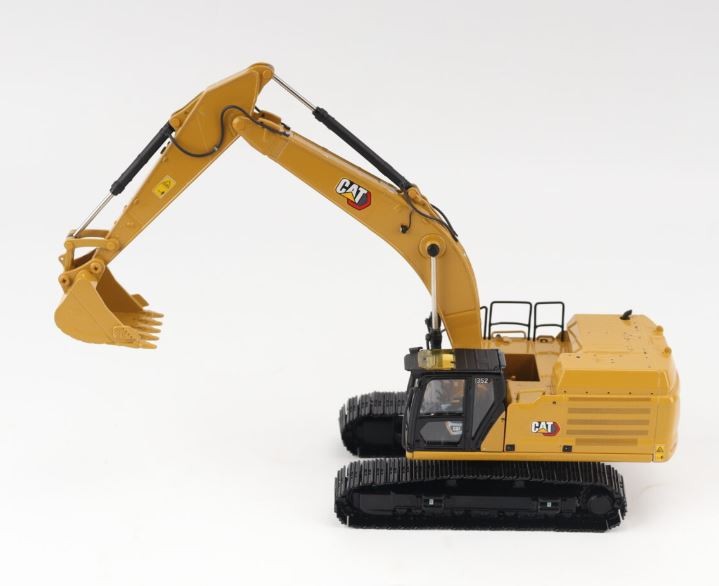 DIECAST MASTERS,CATERPILLAR 352 Hydraulic Next Generation Tracked Excavator, ...