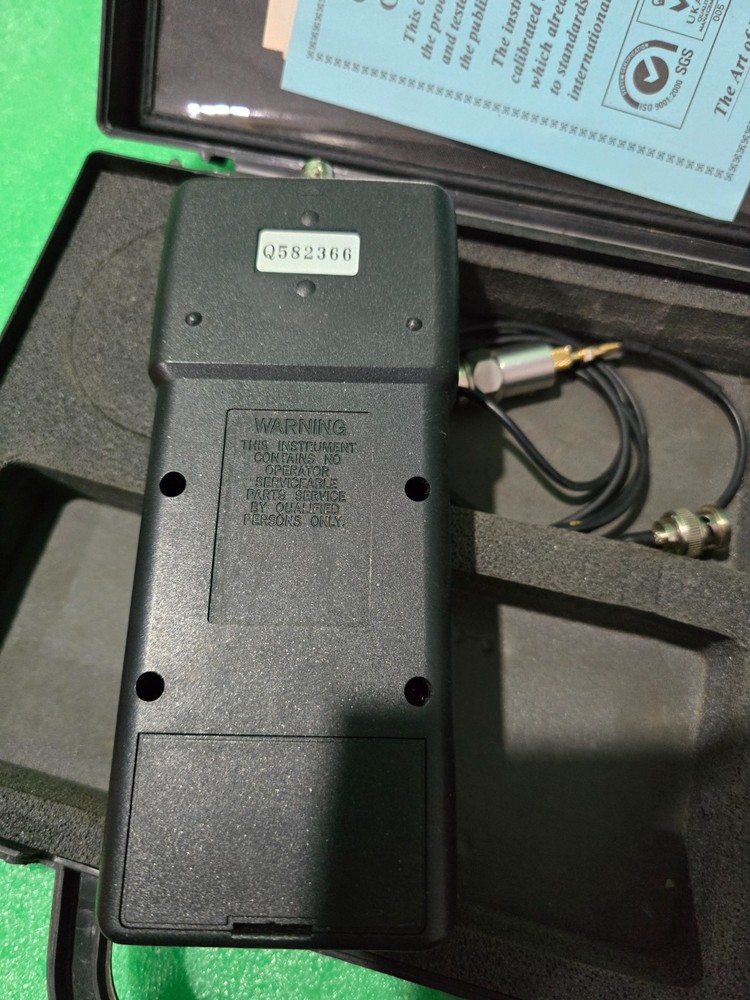 Lutron VB-8200 Vibration Meter with Sensor & Case – Used