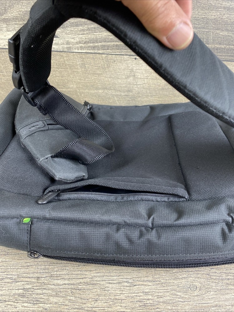 Black Incase ICON Backpack Slim