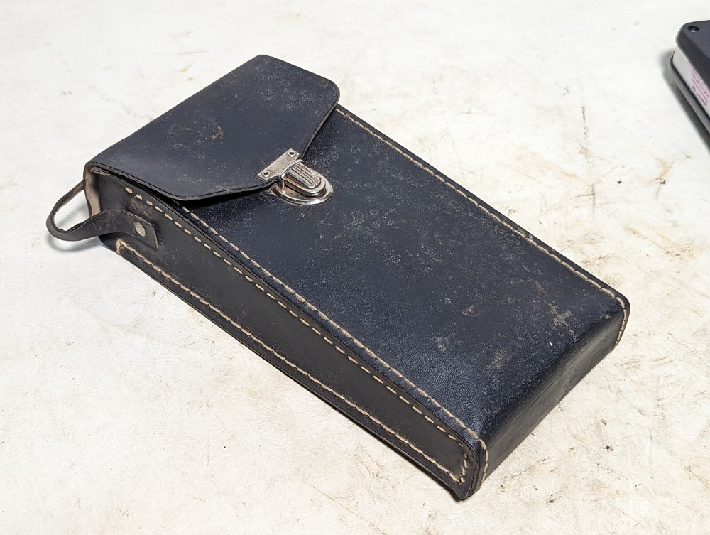 TIF Instruments halogen leak detector with leather case