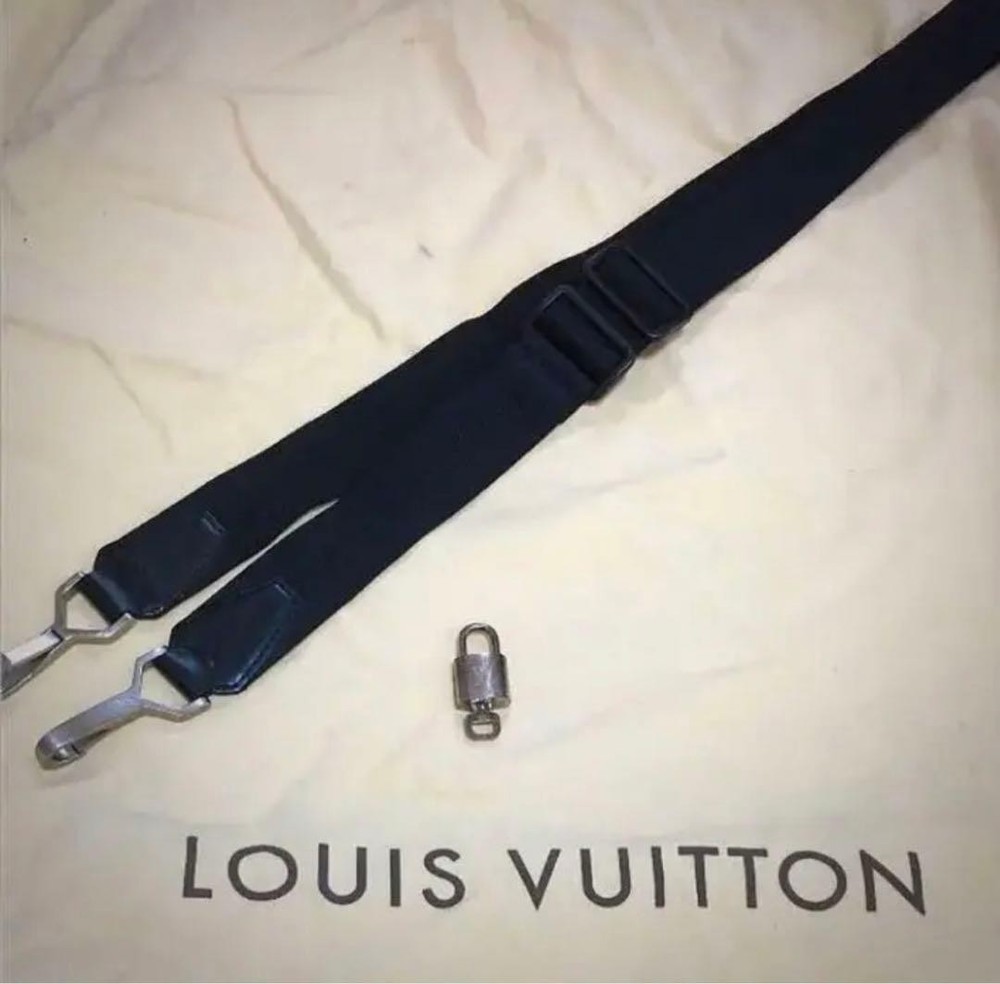 Louis Vuitton Kendall Taiga