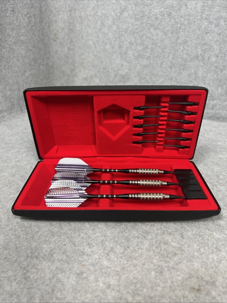 Dart Set in Hard Case - Unbranded - NICE - .4oz darts