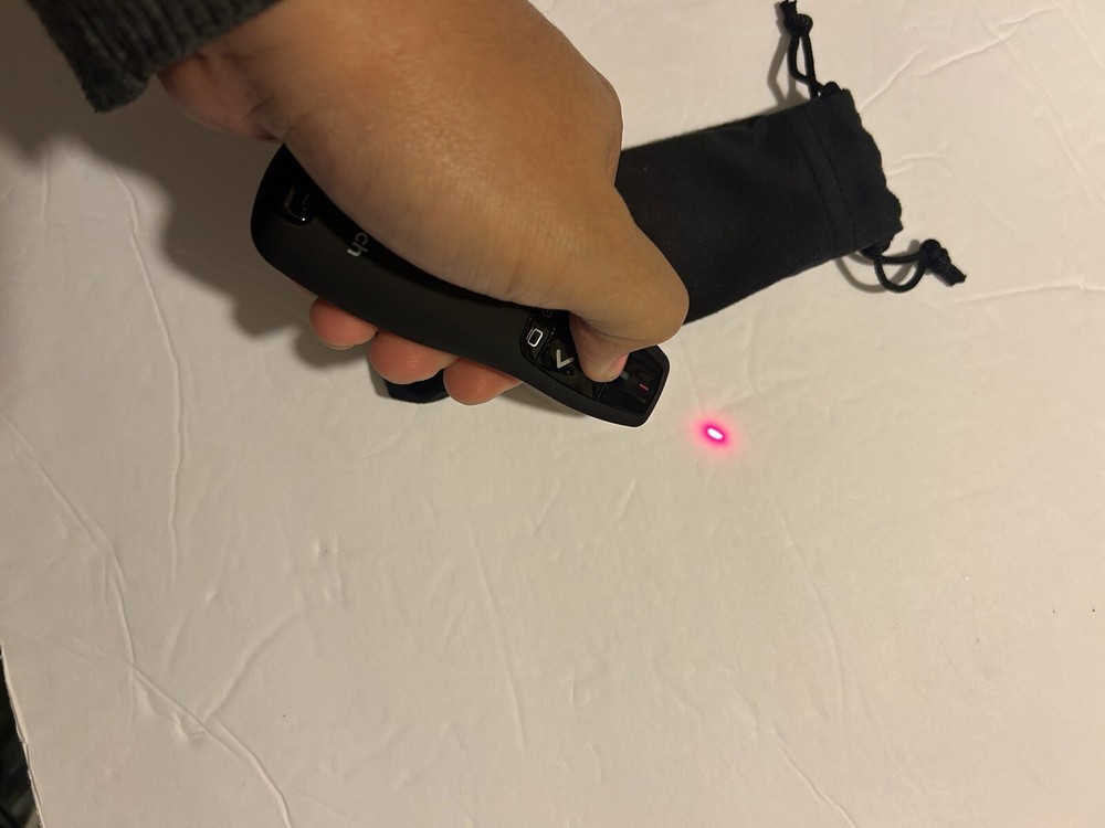 Logitech R400 LASER PRESENTATION REMOTE (read Description)