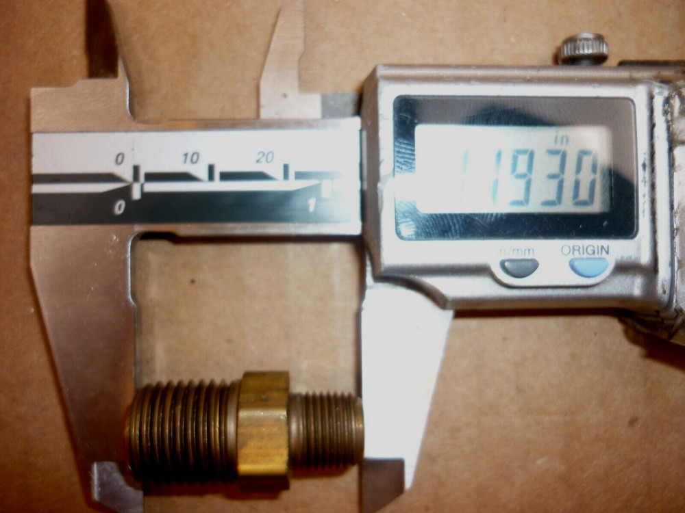 Hex Nipple Reducer 1/4 by 1/8