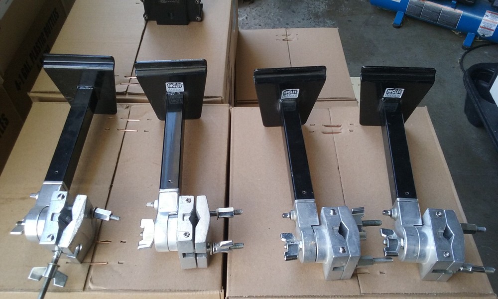 INGLES METAL HANGER DC-257B