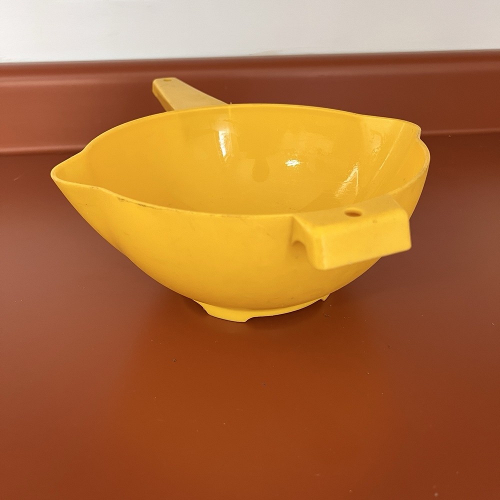 Vintage Tupperware Colander Strainer w/ Handle Yellow Quart Double Pour