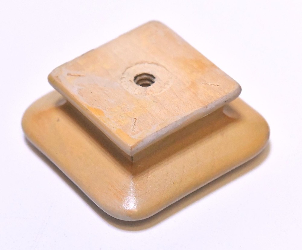 8 VINTAGE MATCHING WOOD 2 X 2 SQUARE DRAWER PULLS