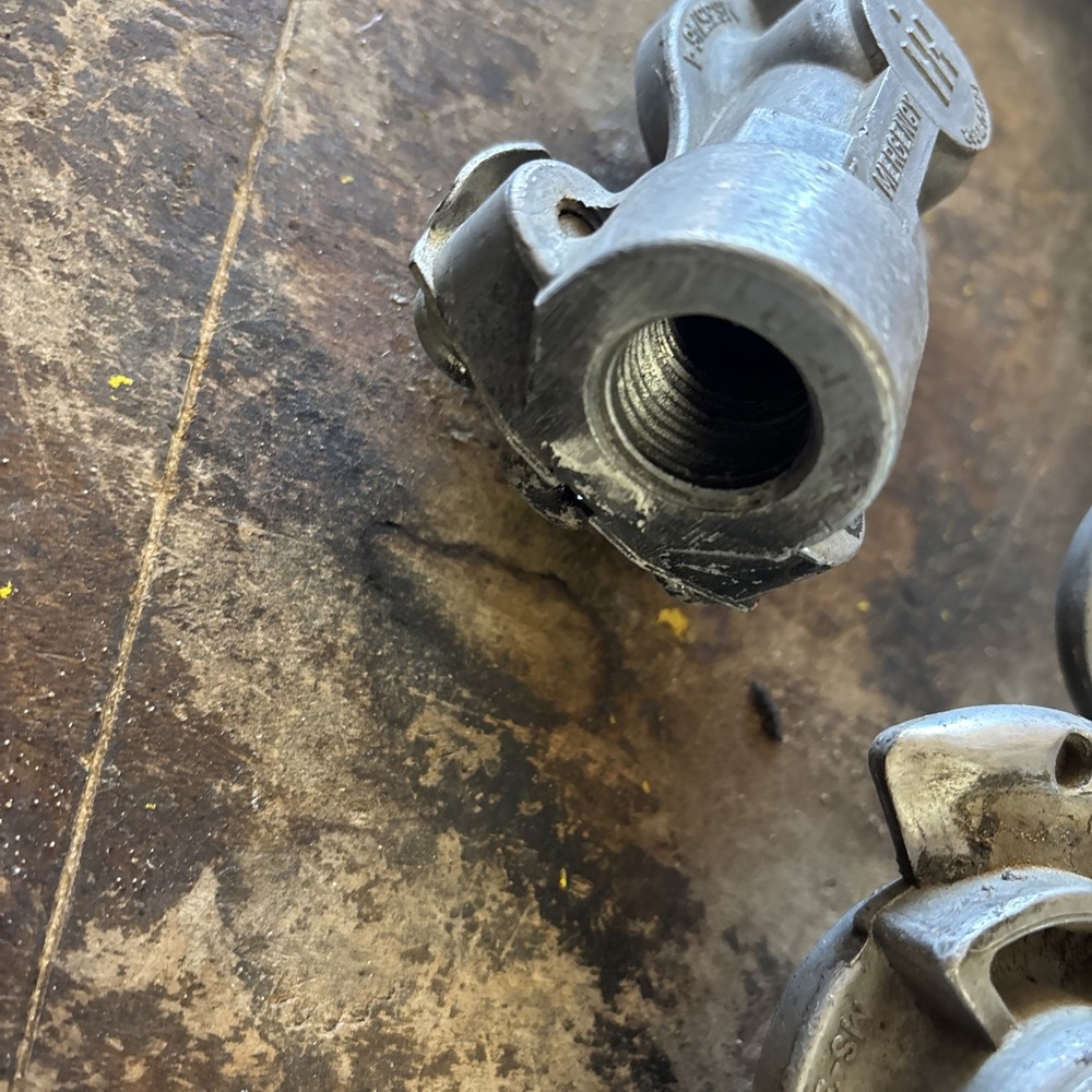 Bendix MS 35746-1 Gladhand Air Brake Coupling Glad Hand 3