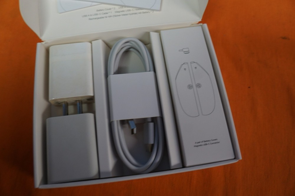 KIWI Design RGB Charging Dock Compatible Oculus Quest 2 Meta Quest 2 Open Box