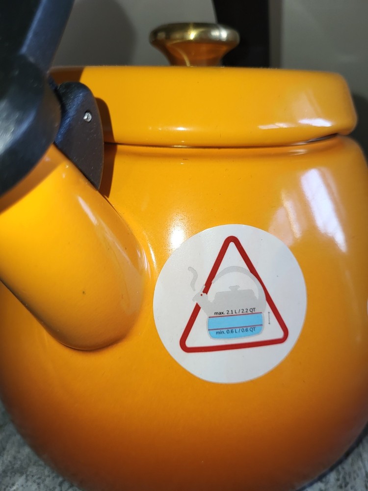 Le Creuset Cloche Tea Kettle, 2-Qt. Flame NEW