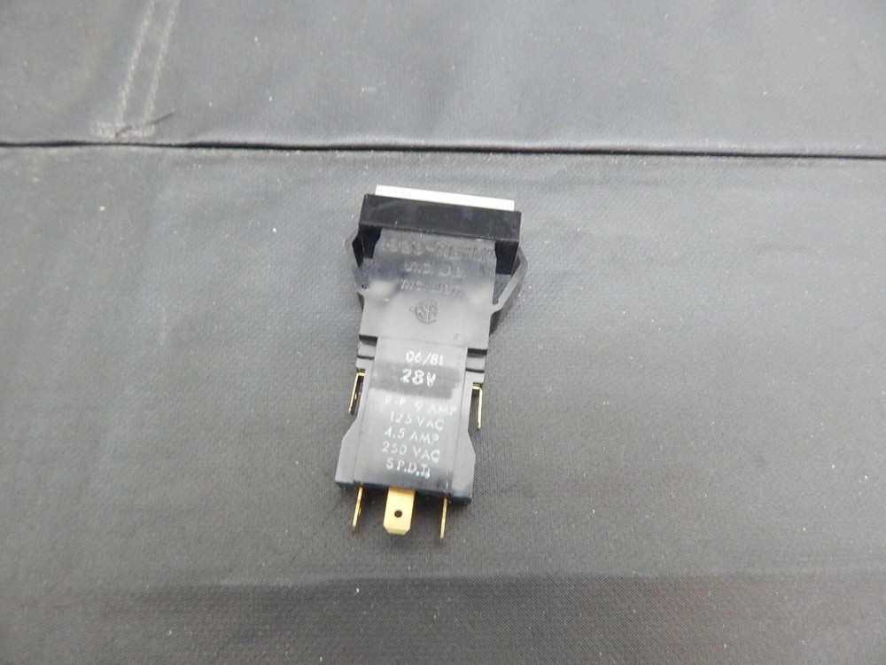 MOLEX 1820-RL "M" SNAP IN PANEL MOUNT PUSH BUTTON SWITCH WHITE/CLEAR LENS