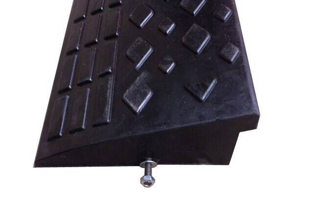 4'' High Rubber Loading Curb Ramp Dock Rubber Loading 20 Ton for Heavy Vehicle