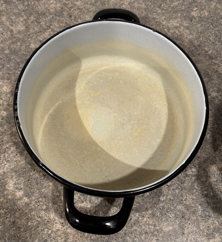 Sanas Black Enamel Steamer 8” Diameter