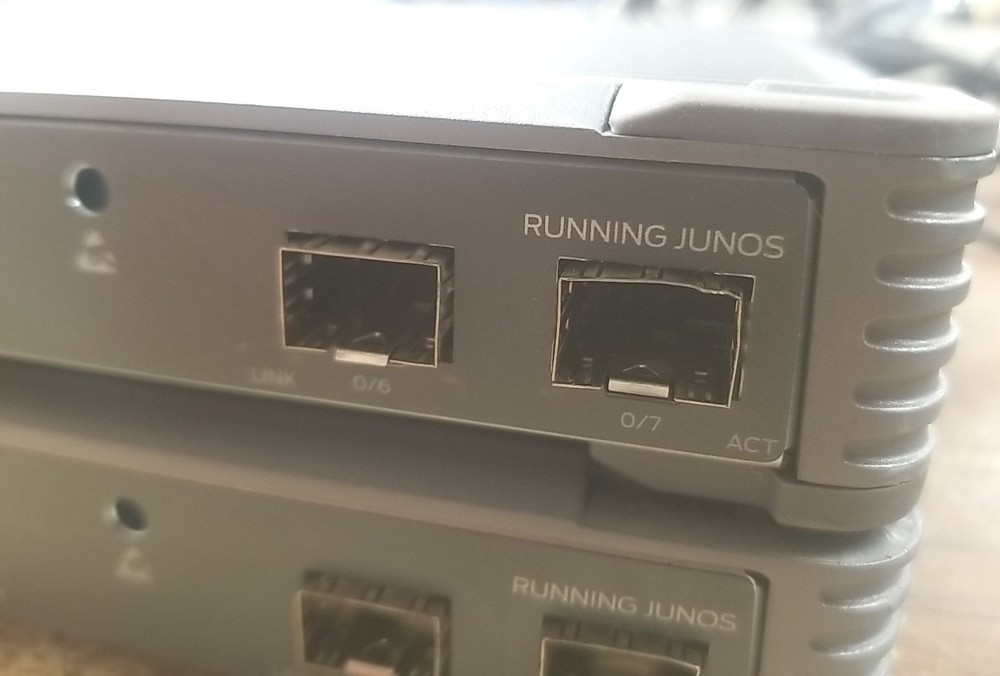 (X2) Juniper Networks SRX300 Services Gateway