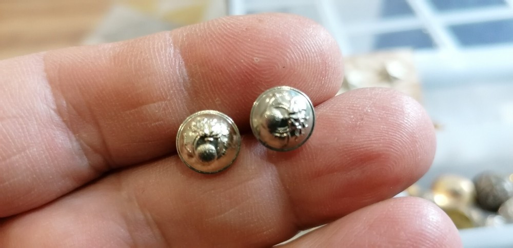 Lot de 2 boutons de kepi des douanes ww2