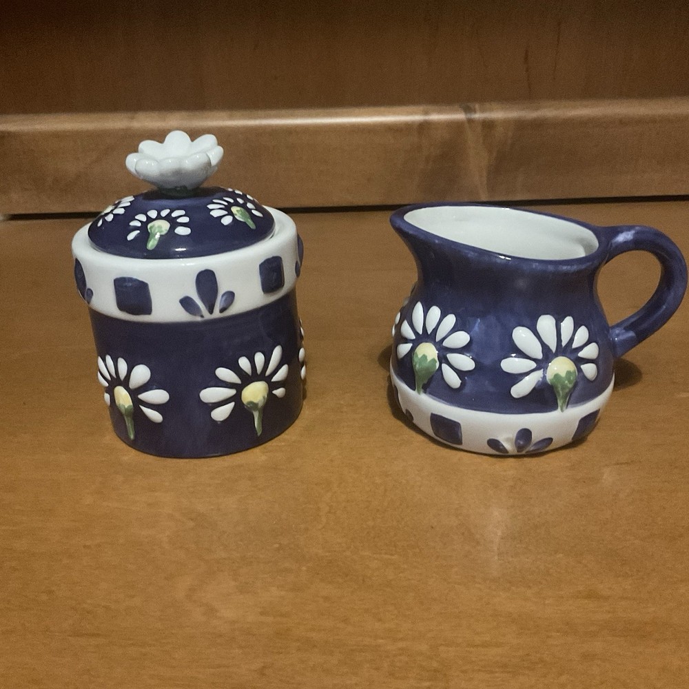 Oneida Kitchen- "Spring Daisy" Covered Sugar & Creamer Set- in Box