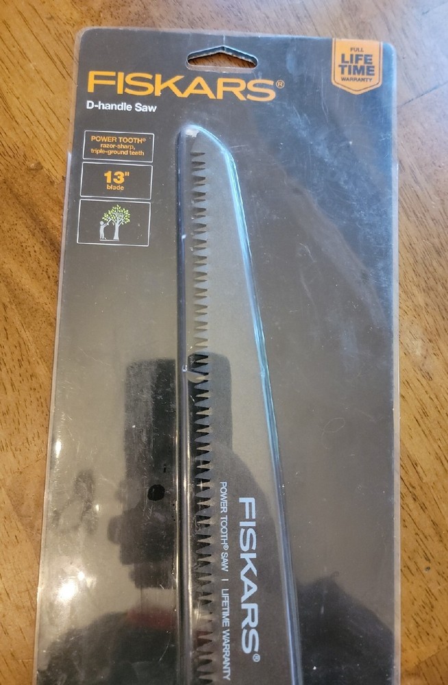 Fiskars 13" Power Tooth D-handle Saw Pruning Cutting Fixed Blade Triple Ground