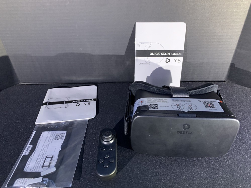 DESTEK V5 VR Headset with Bluetooth Controller - Read Description