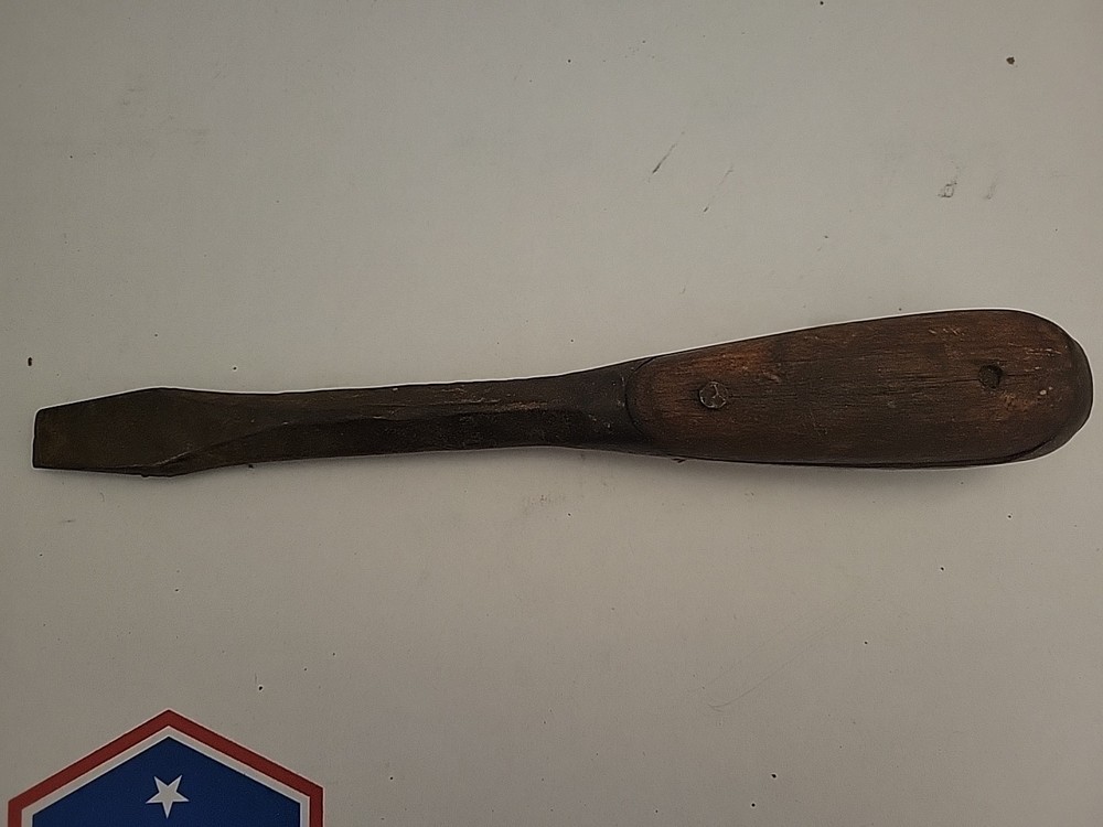 Vintage Rustic Screwdriver/chizel Gteat Display Piece