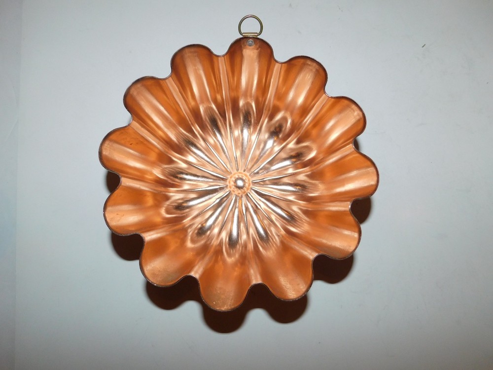 NICE COPPER COLOR JELLO MOLD