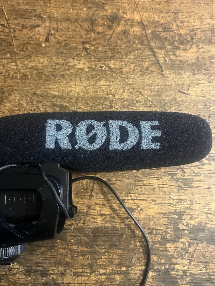 Rode VideoMic Pro. Rode Microphone. No Battery. Please Read