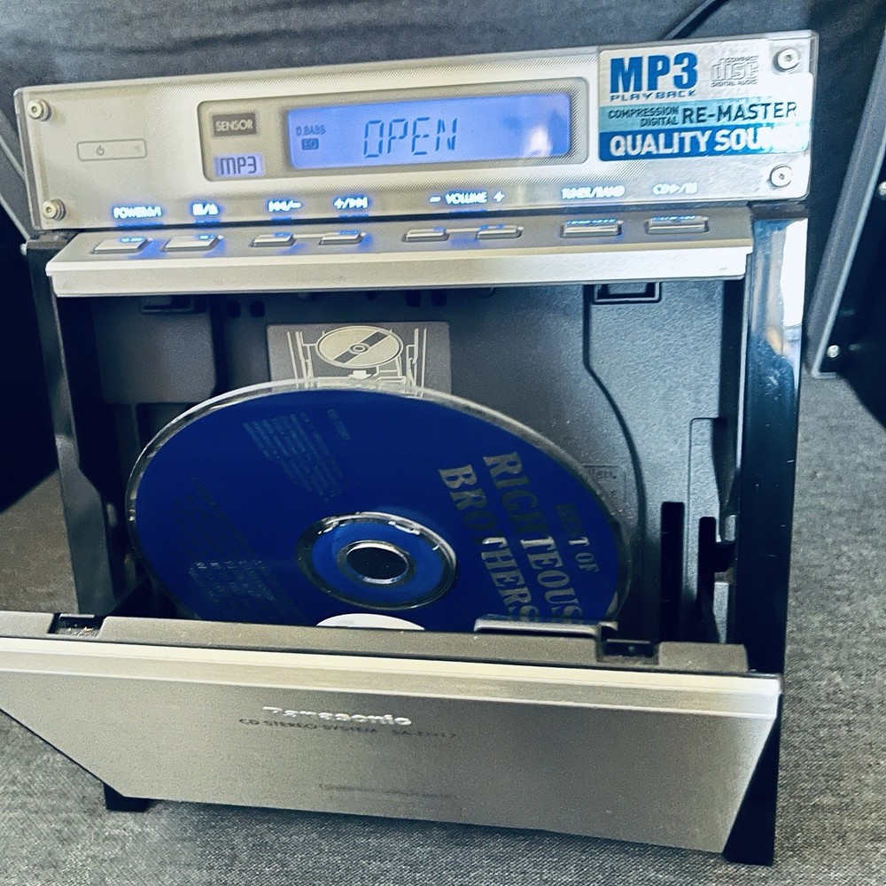 Panasonic CD Stereo System SA-EN17 With 2 Speakers No Remote Tested