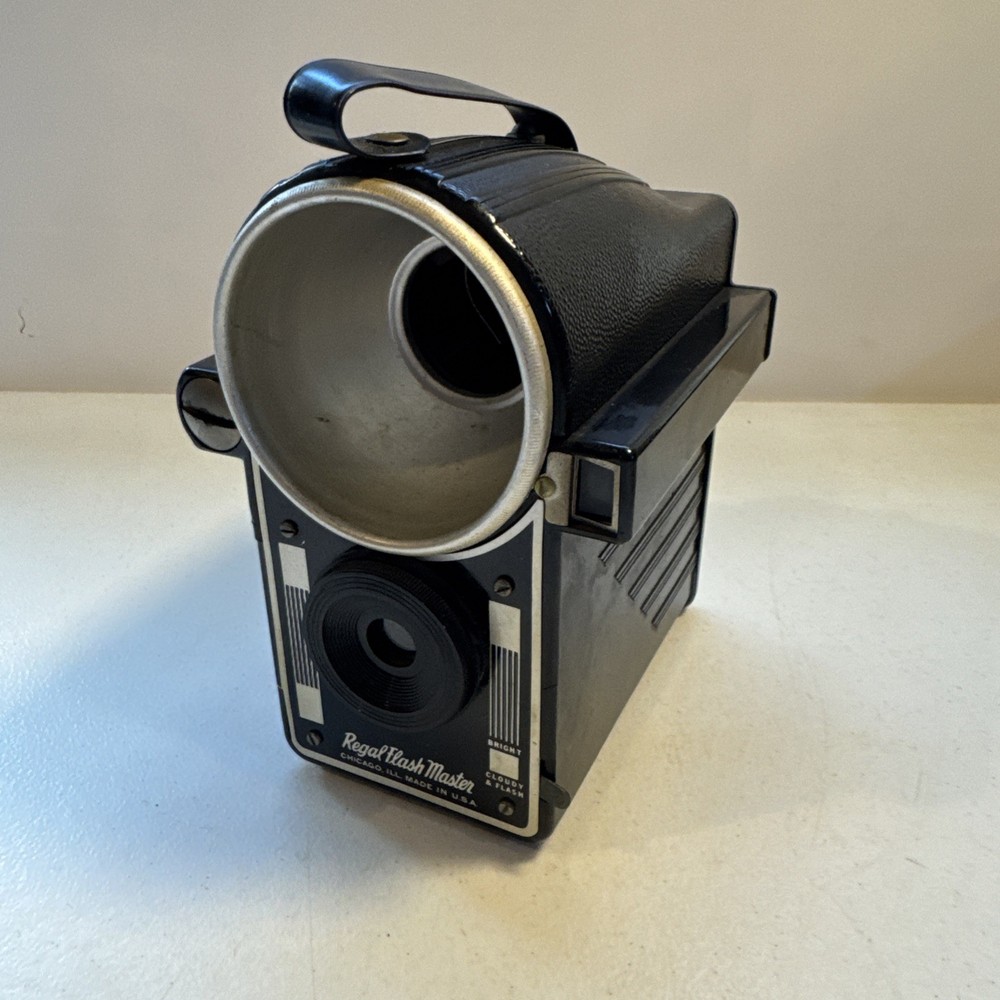 Vintage Regal Flash Master Camera Untested