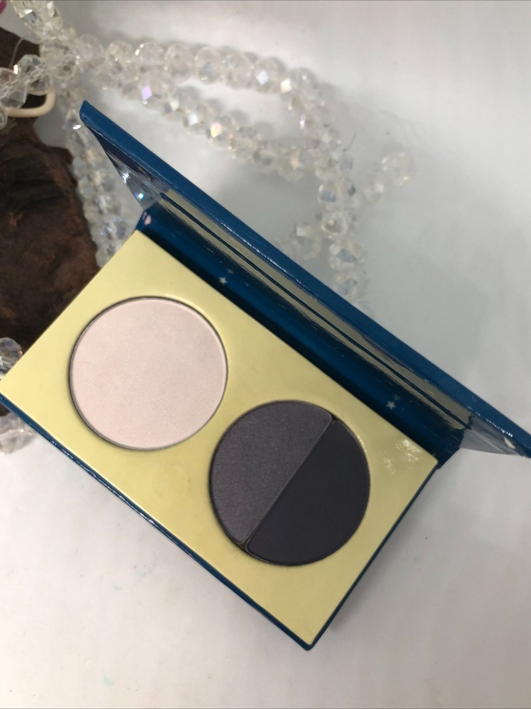 Stila 3 Color Eyeshadow Compact - Off White / Gray - Full Size - New