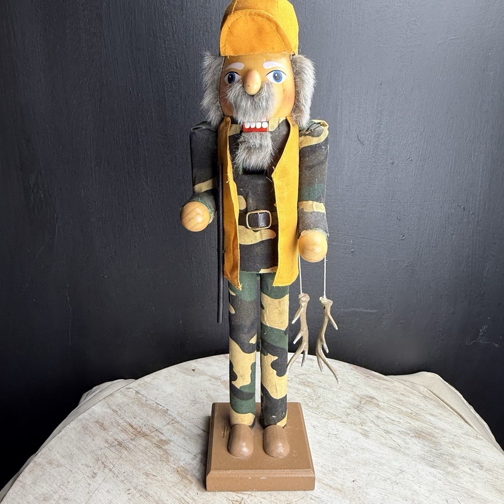Santa’s Workshop 15” Deer Hunter Nutcracker Green & Brown Camo Christmas Gift