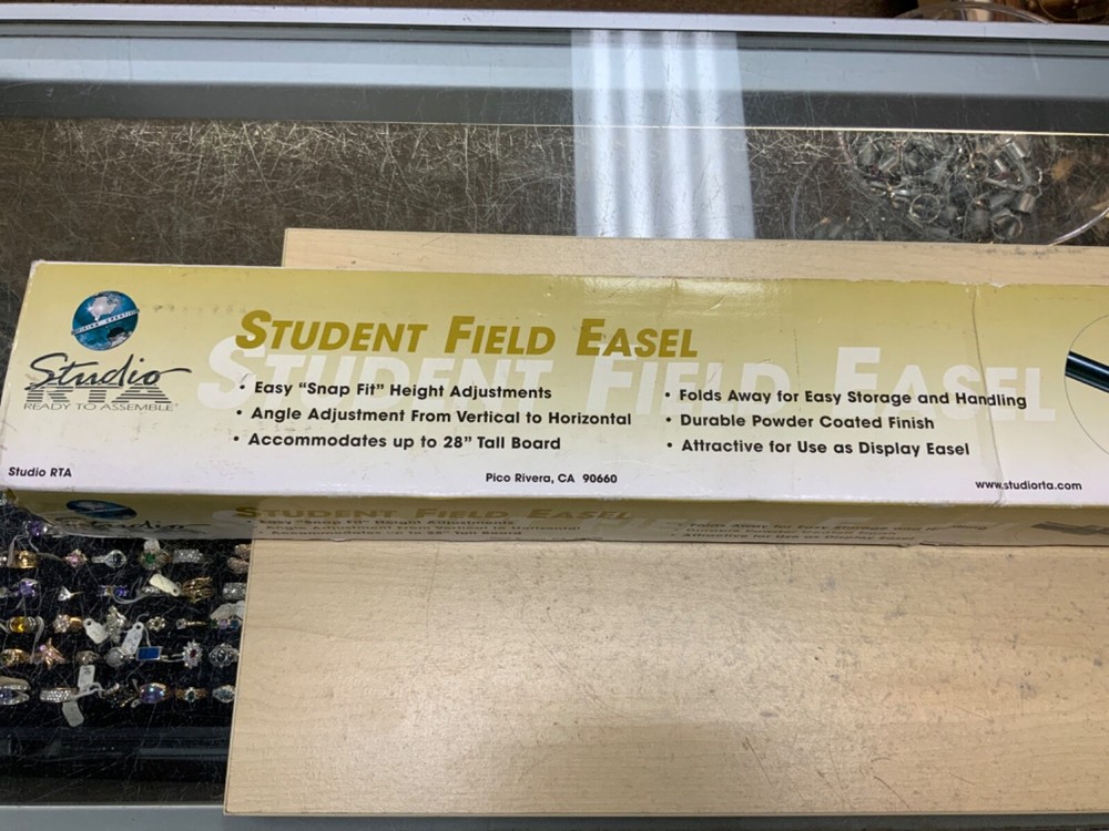 student field easel model #13152 Black - NIB